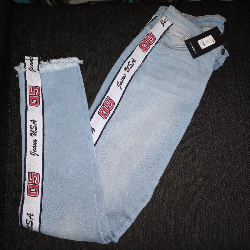 Light wash skinny jeans
